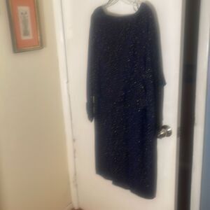 ￼ Jessica Howard, elegant evening, navy blue and gold metallic pullover dress